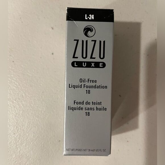 NWT Zuzu Luxe Oil-Free Liquid Foundation - 1 fl oz Shade L24 - Picture 2 of 9